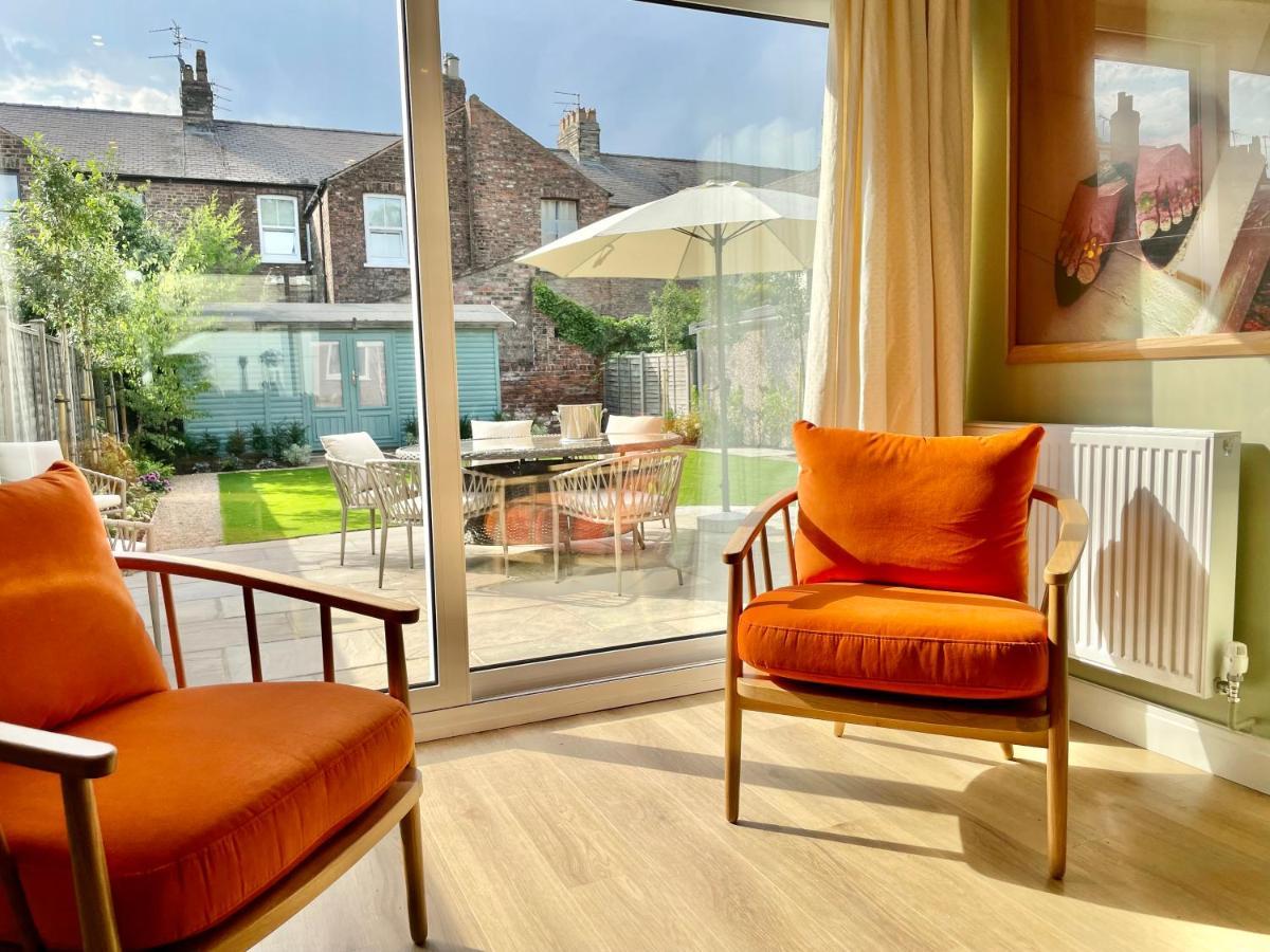 Central Townhouse With Free Off Road Parking And Garden York Zewnętrze zdjęcie