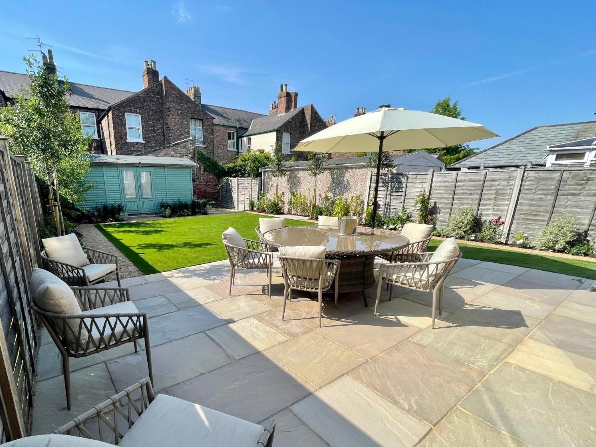 Central Townhouse With Free Off Road Parking And Garden York Zewnętrze zdjęcie