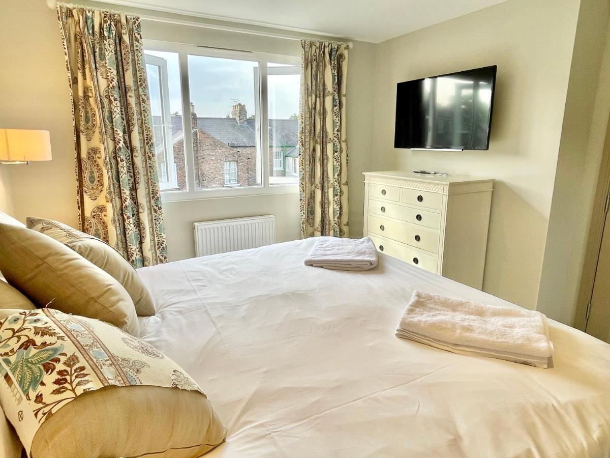 Central Townhouse With Free Off Road Parking And Garden York Zewnętrze zdjęcie